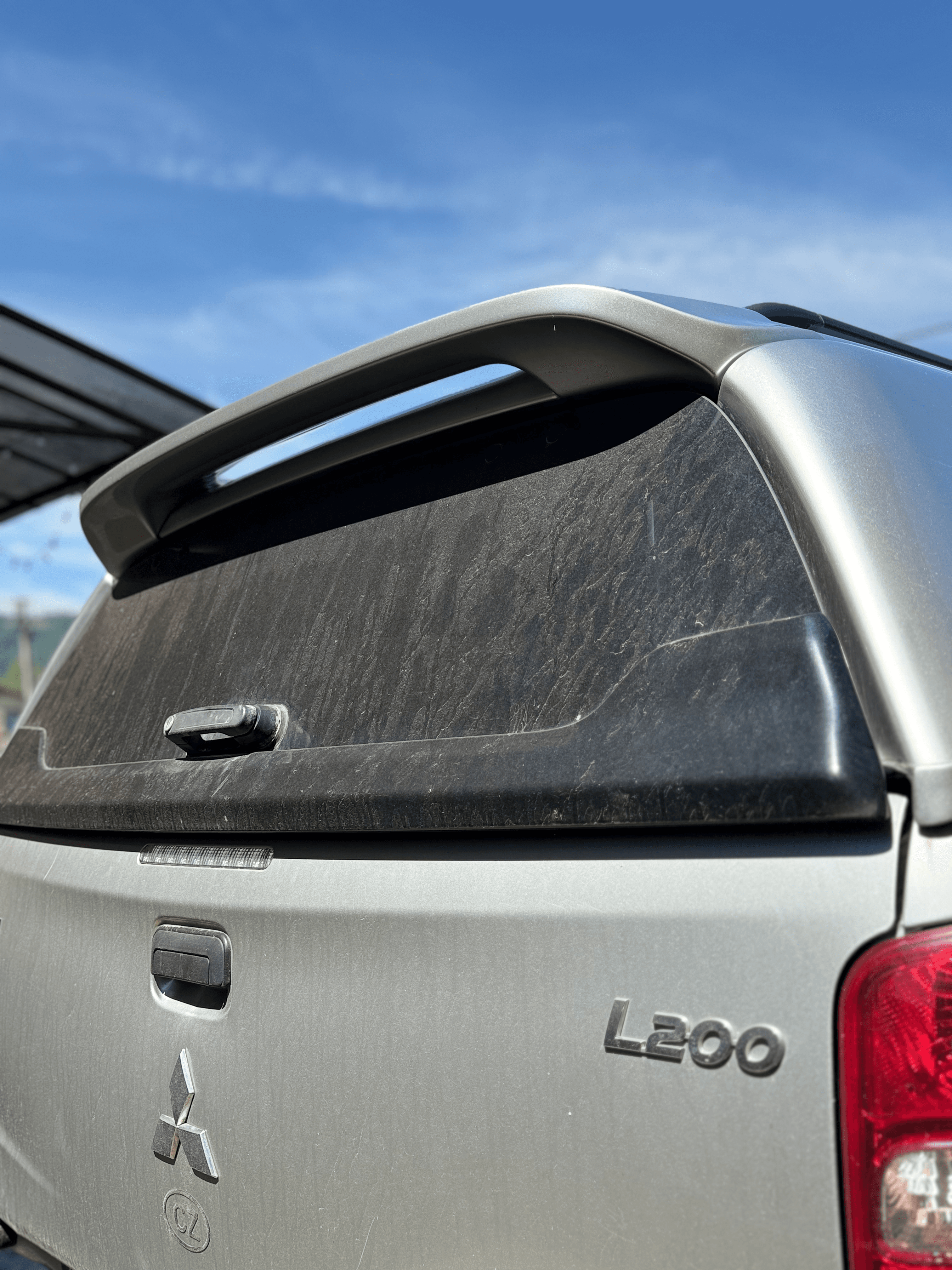 Mitsubishi L200 - Zadní část auta – před detailingem